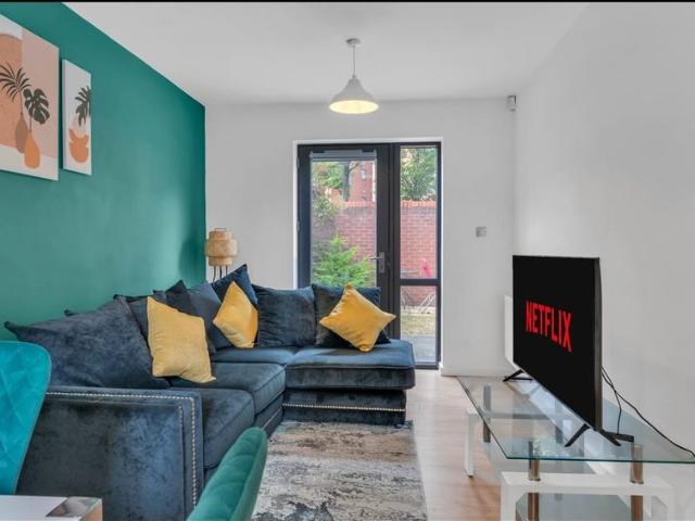 3 Bed Semi Detached House, Bell Barn Road, B15