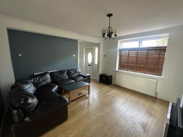 3 Bed Semi Detached House, Blackstock Road, S14