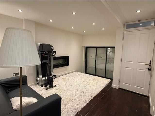 3 Bed Semi Detached House, Bray Crescent, SE16