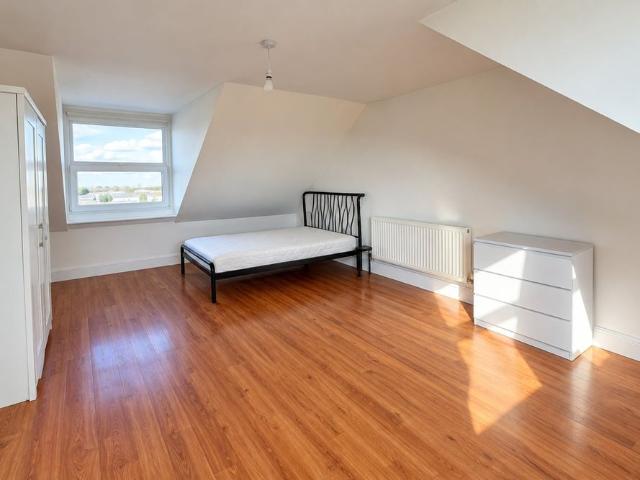 3 Bed Semi Detached House, Carlisle Road, N4