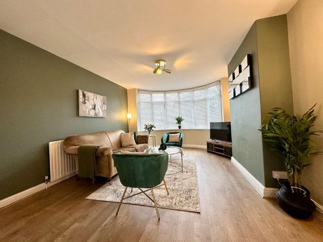 3 Bed Semi Detached House, Carr Manor Avenue, LS17
