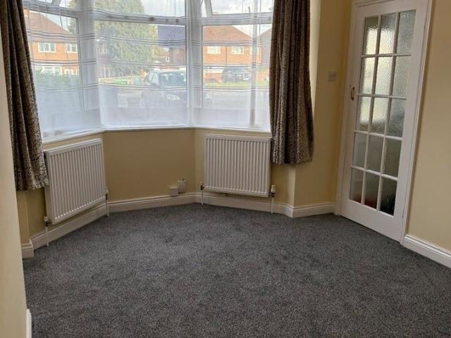 3 Bed Semi Detached House, Colchester Road, LE5