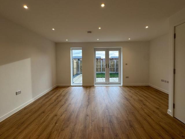 3 Bed Semi Detached House, Furlong Way, M6