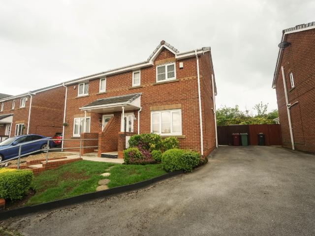 3 Bed Semi detached house For Rent