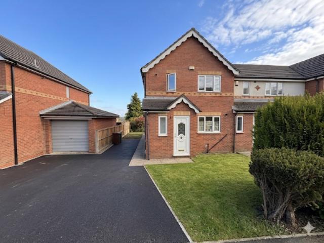3 Bed Semi detached house For Rent