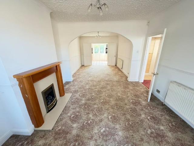 3 Bed Semi Detached House, Gresham Road, TW3
