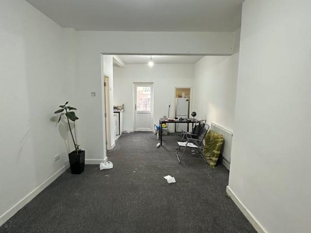 3 Bed Semi Detached House, Hunter Road, IG1
