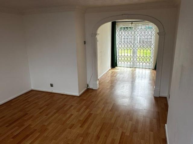 3 Bed Semi Detached House, Hartwell Close, M11