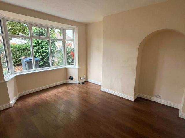3 Bed Semi Detached House, Hawthorn Road, B44