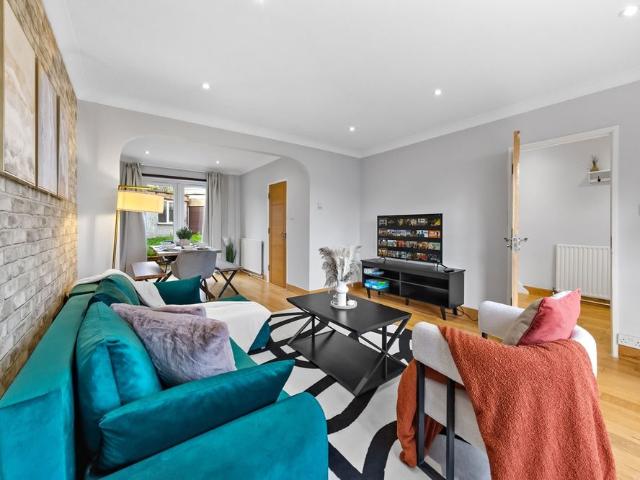 3 Bed Semi Detached House, Hendon, NW4