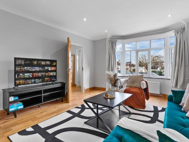 3 Bed Semi Detached House, Layfield Crescent, NW4