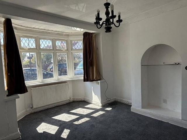 3 Bed Semi Detached House, Park Road, TW3