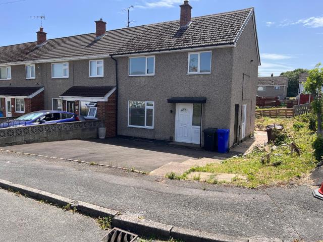 3 Bed – Semi Detached House – Priory Close, Kirk Hallam, DE7 4JF. £1150 PCM
