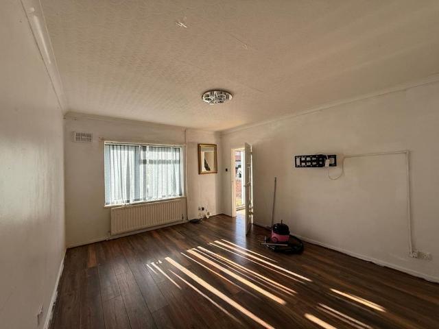 3 Bed Semi Detached House, Proffitt Avenue, CV6