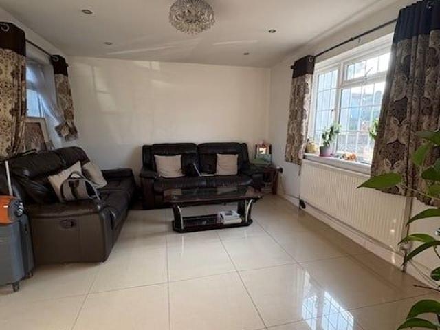 3 Bed Semi Detached House, Queenswood Avenue, TW3