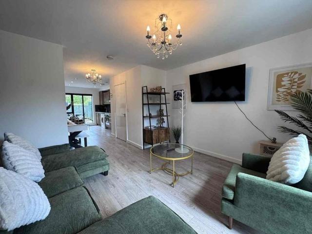3 Bed Semi Detached House, Radclyffe Mews, M5