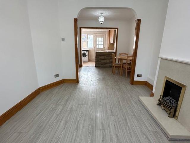 3 Bed Semi Detached House, Ringwood Avenue, CR0