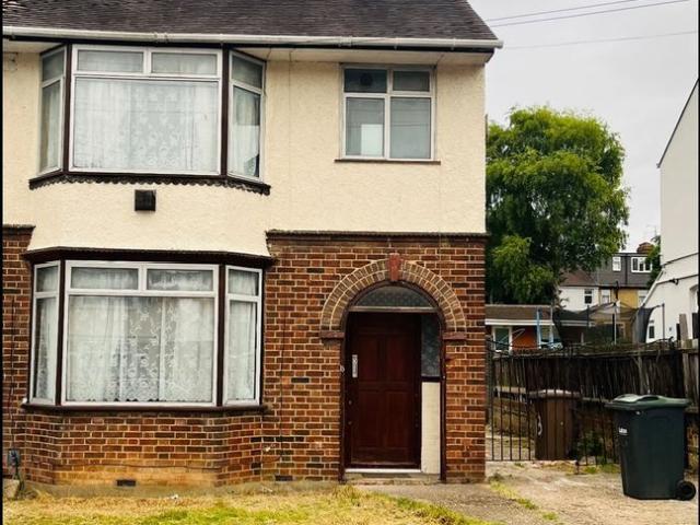 3 Bed Semi Detached House, St. Lawrence Avenue, LU3