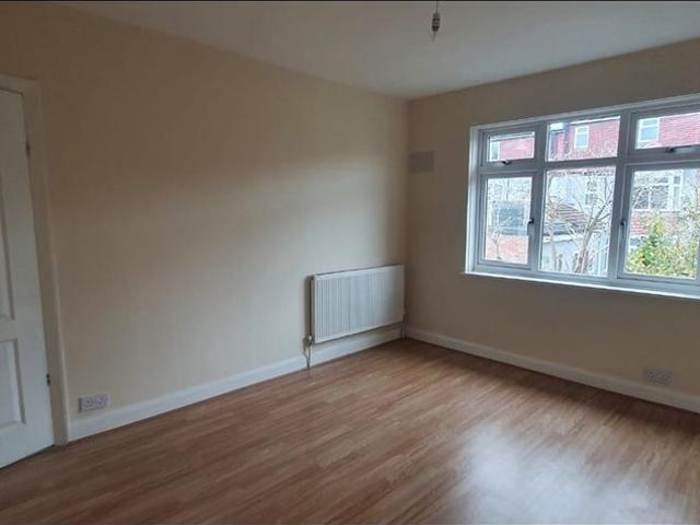 3 Bed Semi Detached House, Sunnycroft Road, TW3