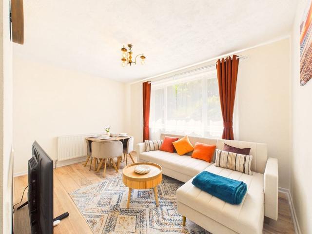 3 Bed Semi Detached House, Saywell Road, LU2