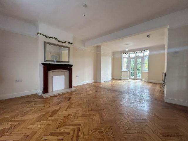 3 Bed Semi Detached House, Shelley Crescent, TW5