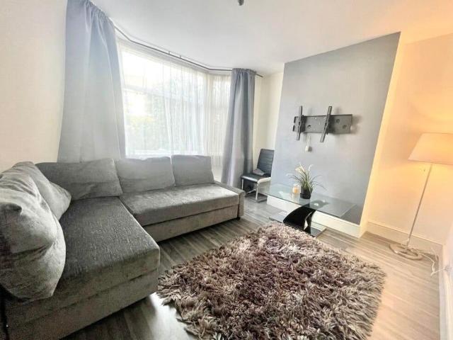 3 Bed Semi Detached House, Siddeley Avenue, CV3