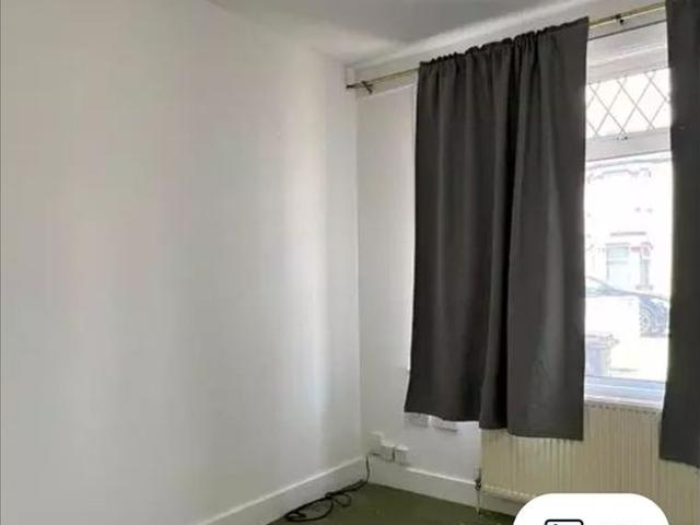 3 Bed Semi Detached House, Thorold Road, IG1