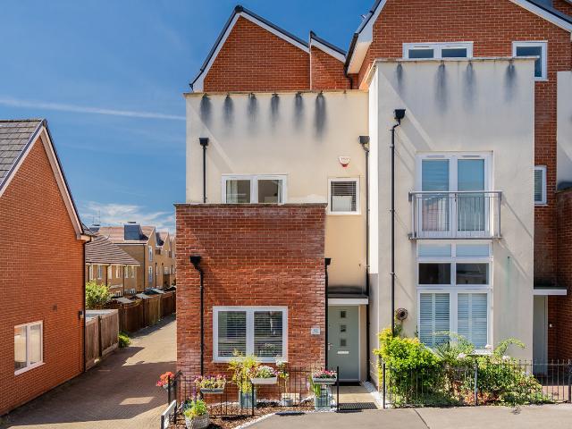 3 bed Semi Detached House To Let