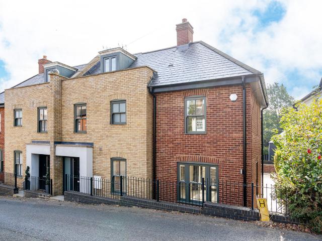 3 bed Semi Detached House To Let
