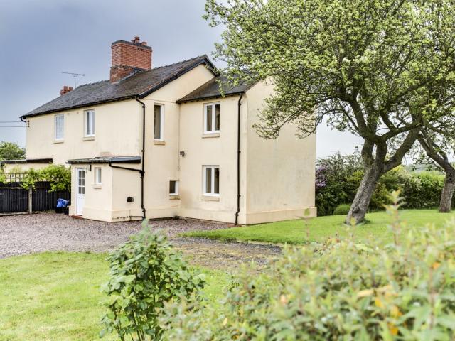 3 bed Semi Detached House to Let