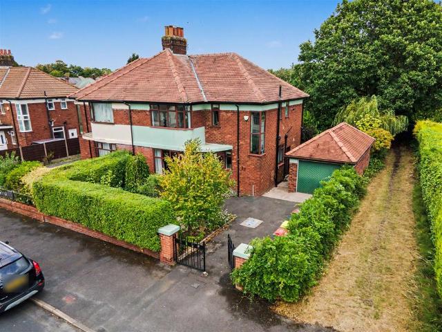 3 Bed Semi Detached House to Let on. 3 bed semi detached house to rent £1,400 pcm £323 pw