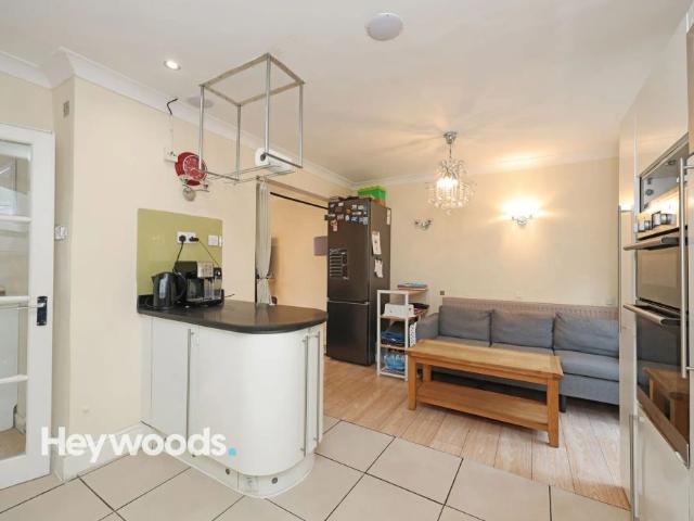 3 bed semi detached house to rent Chessington Crescent, Stoke On Trent, ST4
