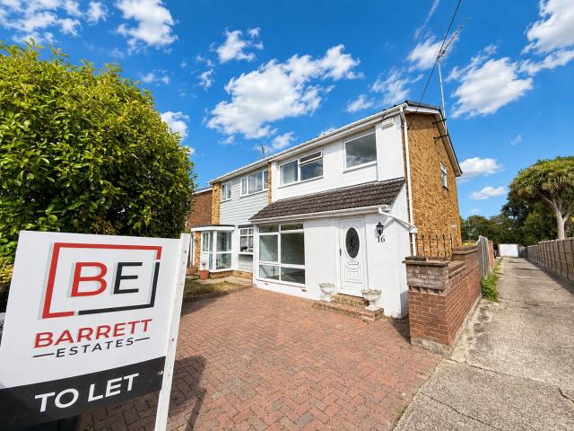 3 bed semi detached house to rent in Connaught Road, Rayleigh, Essex, SS6