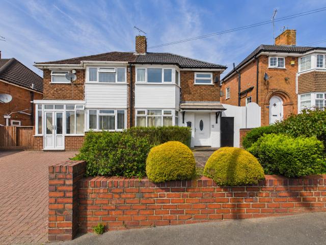 3 bed semi detached house to rent in CASTLE ROAD WEST OLDBURY