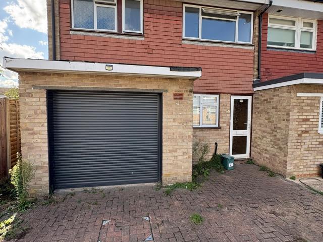 3 bed semi detached house to rent in chantry lane, st. albans, al2