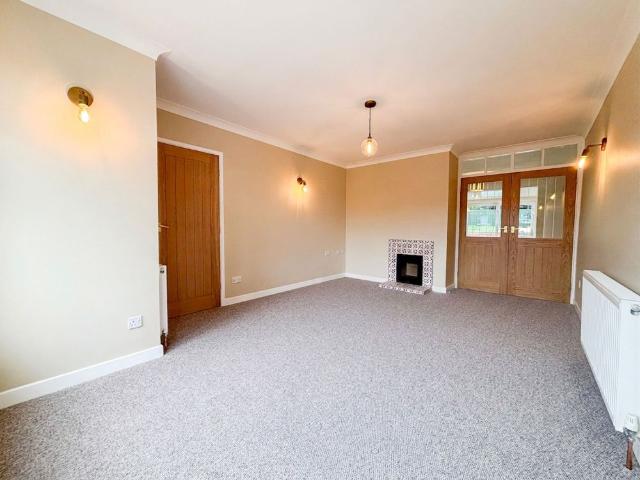 3 bed semi detached house to rent in Archer Road, Kenilworth, CV8