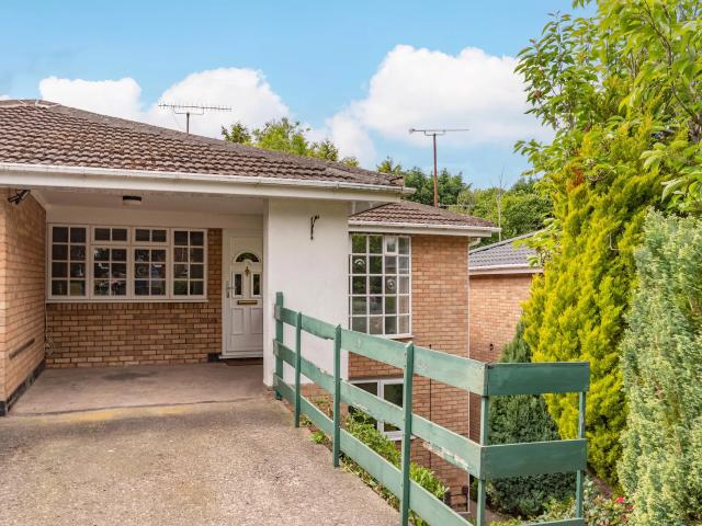3 bed semi detached house to rent in Brockmoor Close, Stourbridge, DY9
