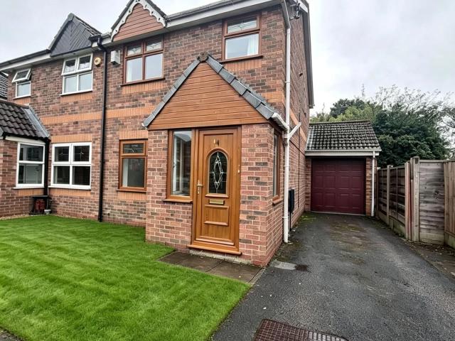 3 bed semi detached house to rent in Dales Brow Avenue, Ashton Under Lyne, OL7