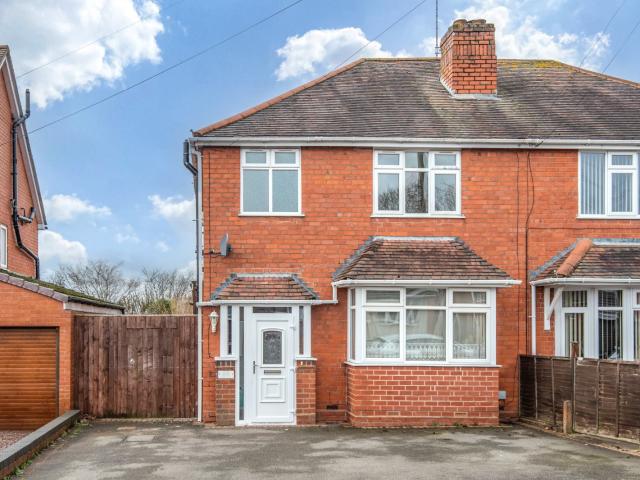 3 bed semi detached house to rent in Elm Grove, Bromsgrove, B61