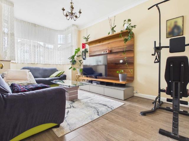 3 bed semi detached house to rent in Farren Road, Birmingham, B31