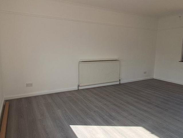 3 bed semi detached house to rent in High Road, Bushey, WD23
