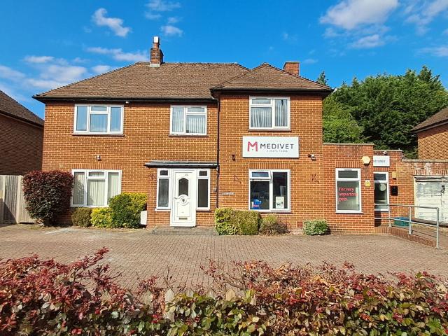 3 bed semi detached house to rent in high road, bushey, wd23