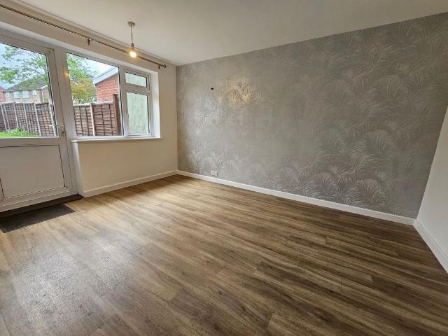 3 bed semi detached house to rent in Offa Drive, Kenilworth, CV8
