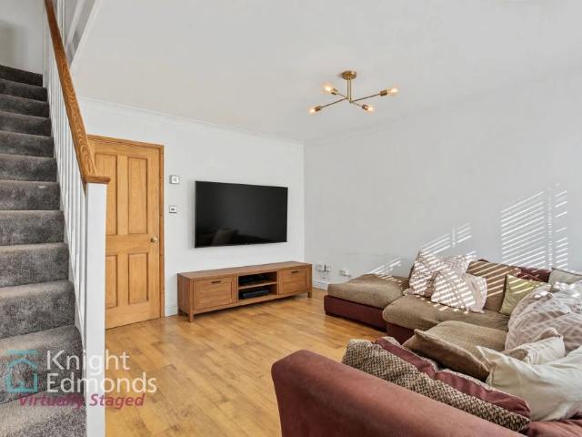 3 bed semi detached house to rent in Linden Road, Maidstone, ME17