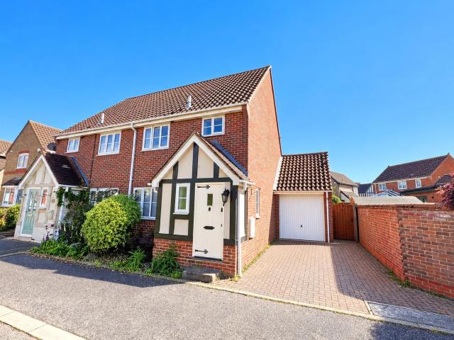 3 bed semi detached house to rent in Lindsey Court, Langham Drive, Rayleigh, Essex, SS6