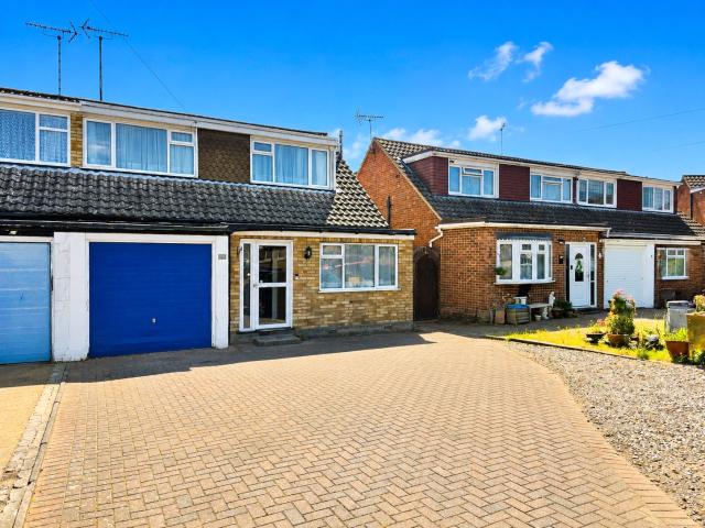 3 bed semi detached house to rent in The Crest, Leigh on Sea, Essex, SS9