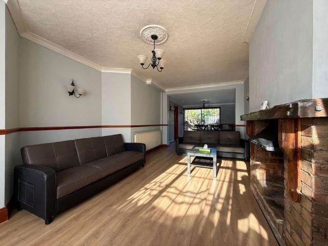 3 Bed Semi Detached House, Violet Lane, CR0