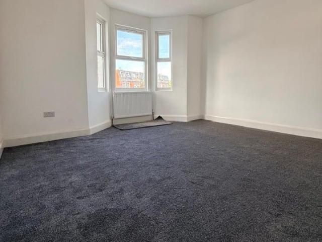 3 Bed Semi Detached House, Woodkands Park, N15