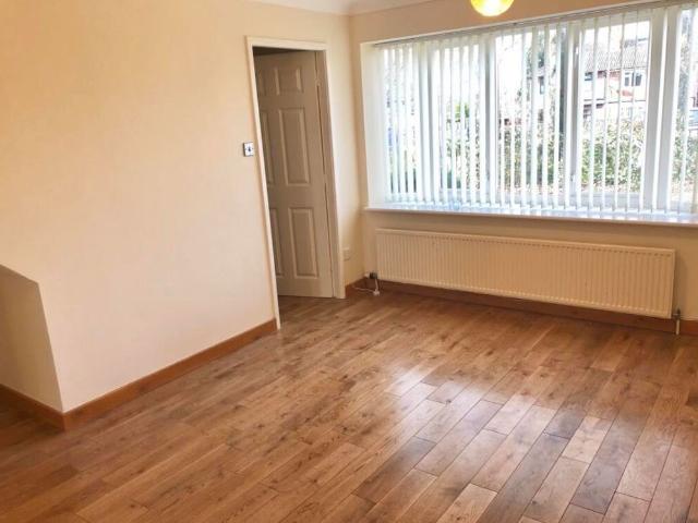 3 Bed Semi Detached House, Woodside Mews, LS7