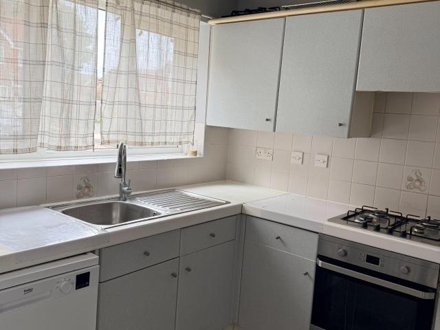 3 bed Semi detached in Chiltern Close, Worcester Park, KT4 8LW